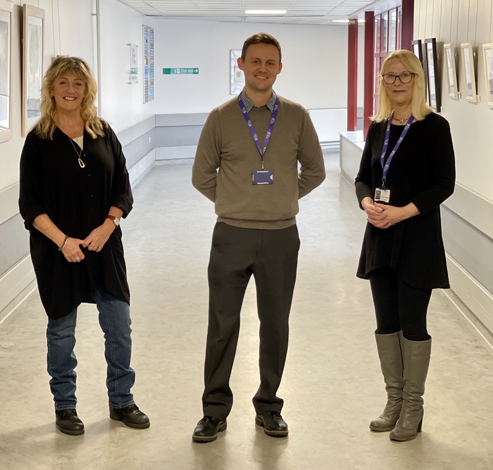 Pauline McGee (Artist), Mark McGeachie (Director – Fife Health Charity) and Gillian Parsons (Art Convenor)